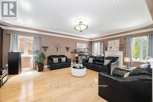 6 HUGO ROAD
