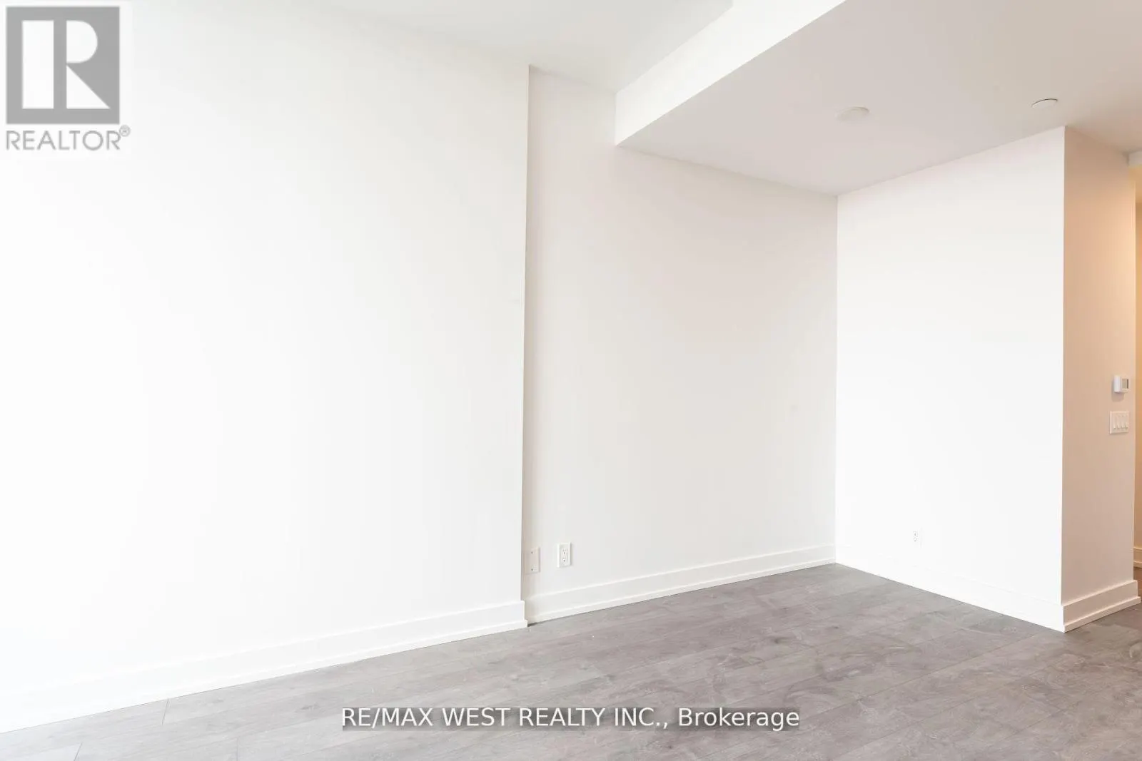 307 - 215 VETERANS DRIVE