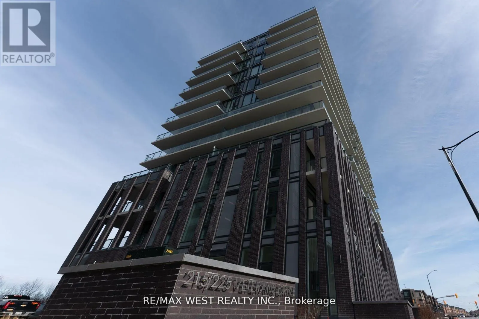 307 - 215 VETERANS DRIVE