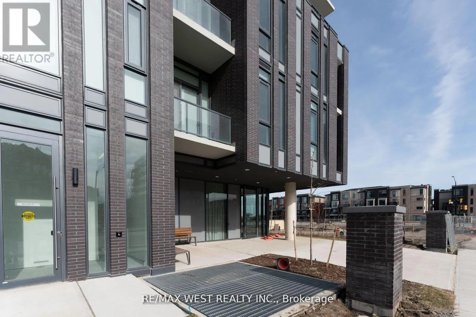 307 - 215 VETERANS DRIVE