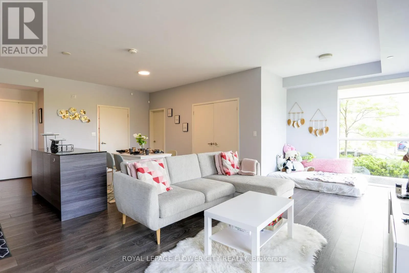 112 - 210 SABINA DRIVE