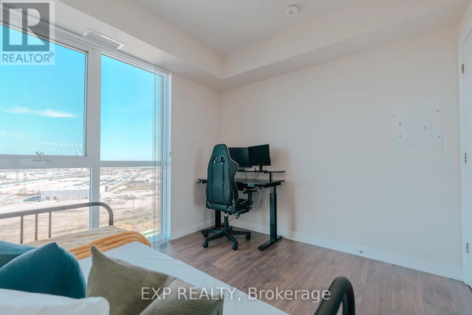 1104 - 50 THOMAS RILEY ROAD