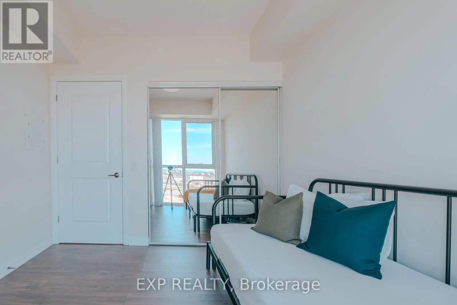 1104 - 50 THOMAS RILEY ROAD
