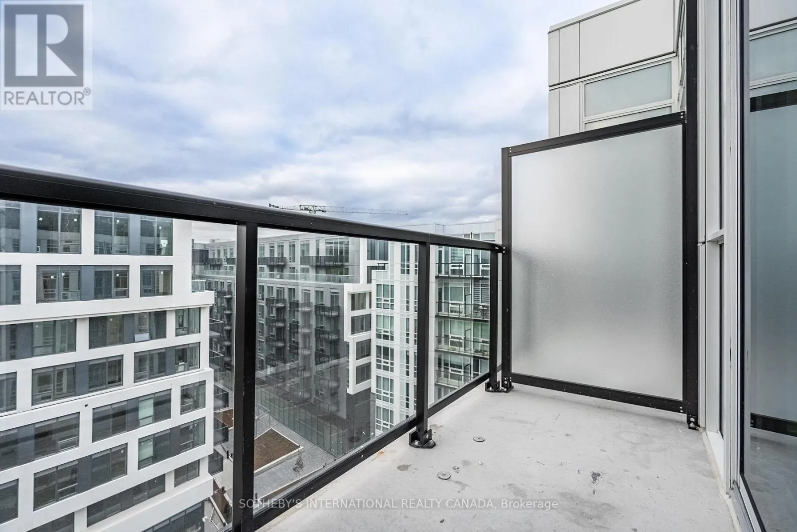 810 - 3005 PINE GLEN ROAD