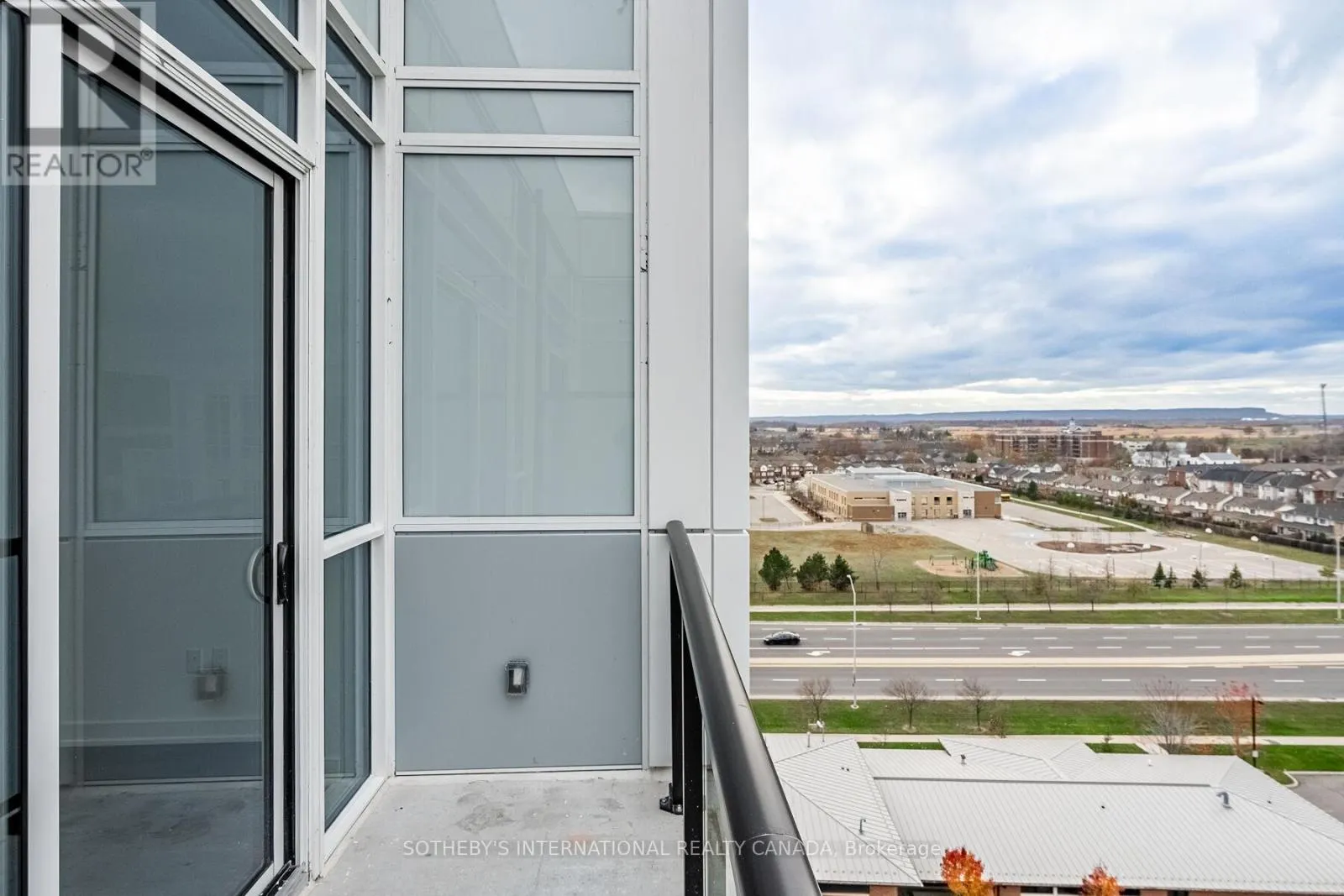 810 - 3005 PINE GLEN ROAD