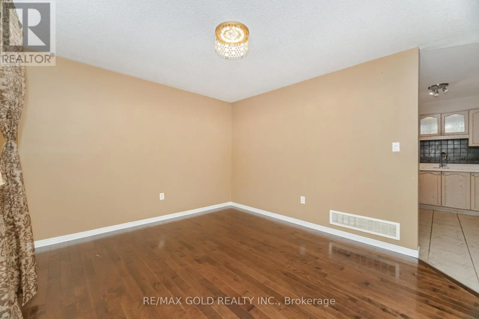 1395 TOBYN DRIVE