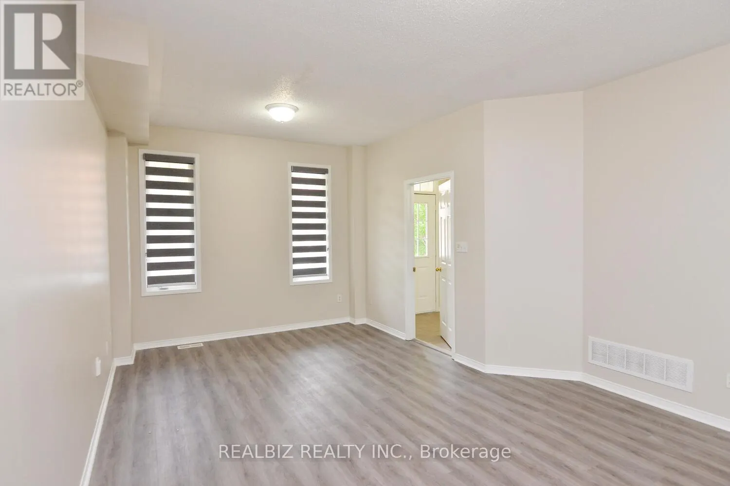 14 HERZBERG GARDENS