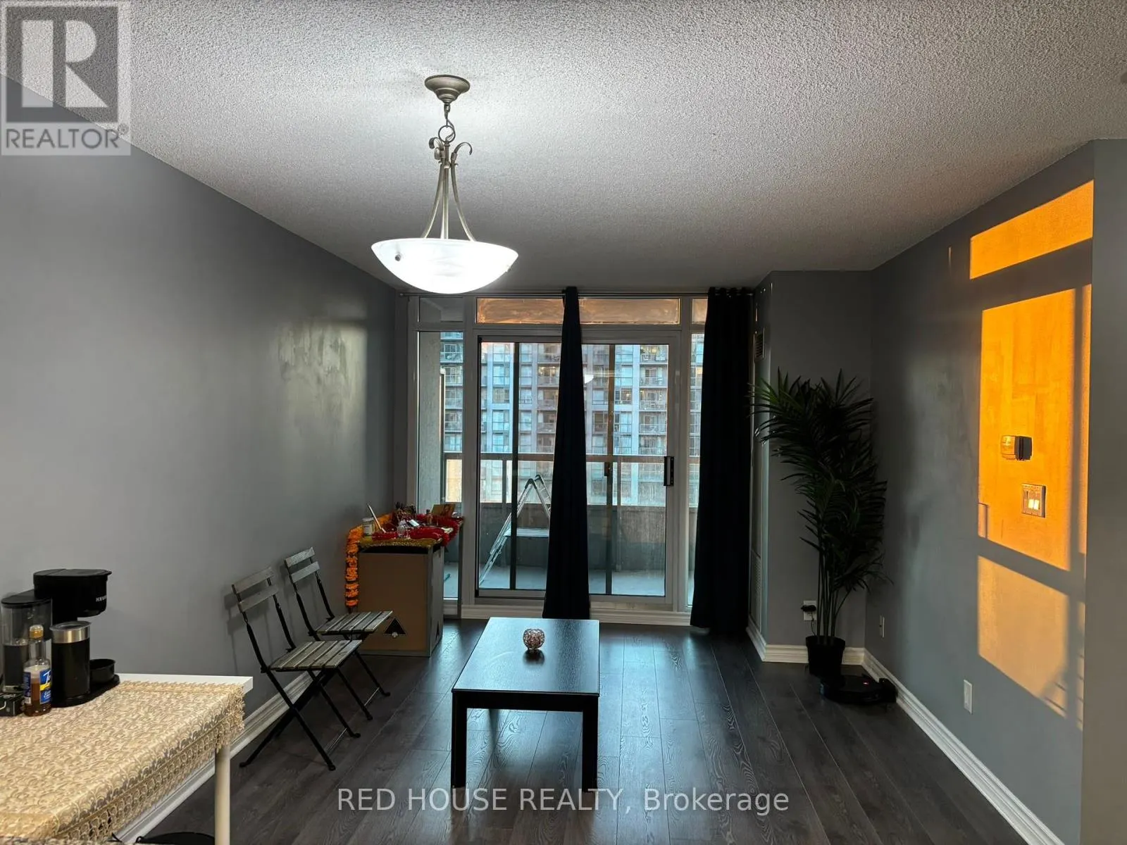 2003 - 335 RATHBURN ROAD W