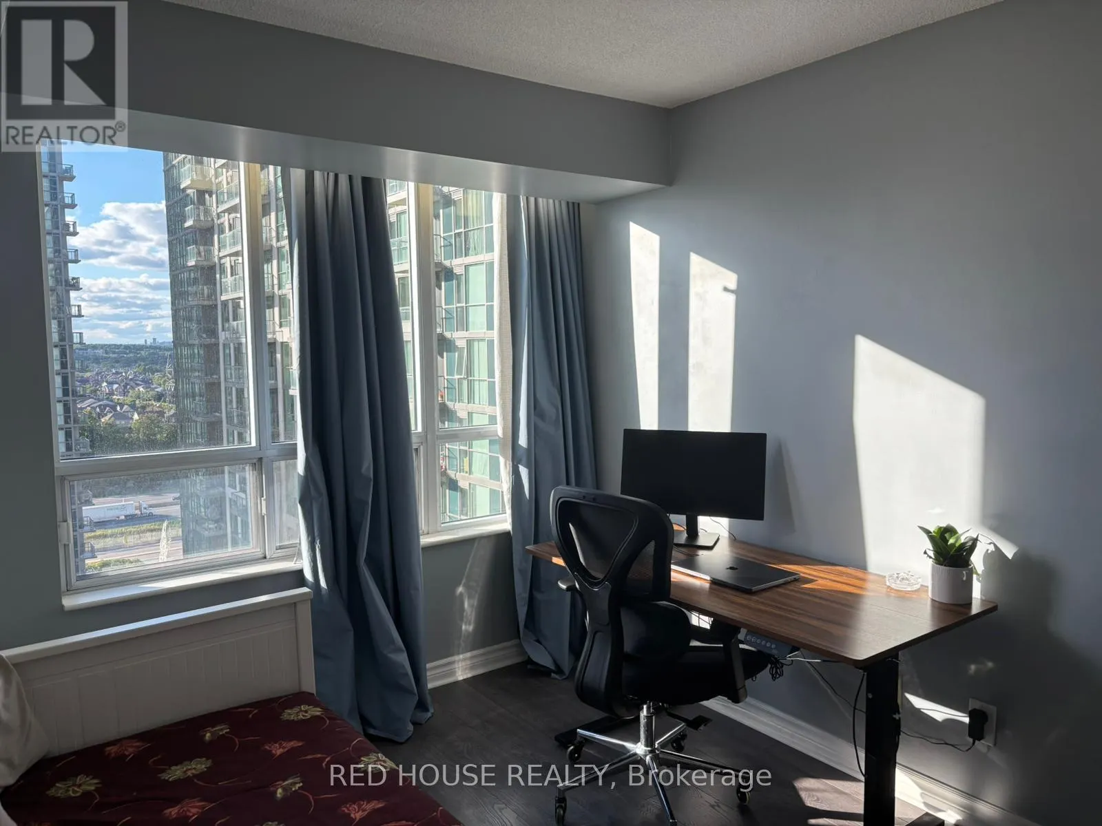 2003 - 335 RATHBURN ROAD W