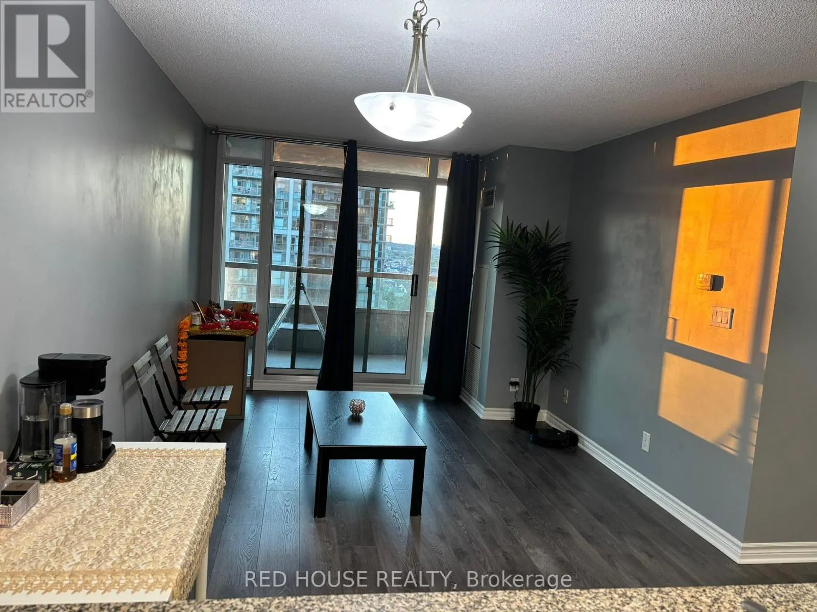 2003 - 335 RATHBURN ROAD W