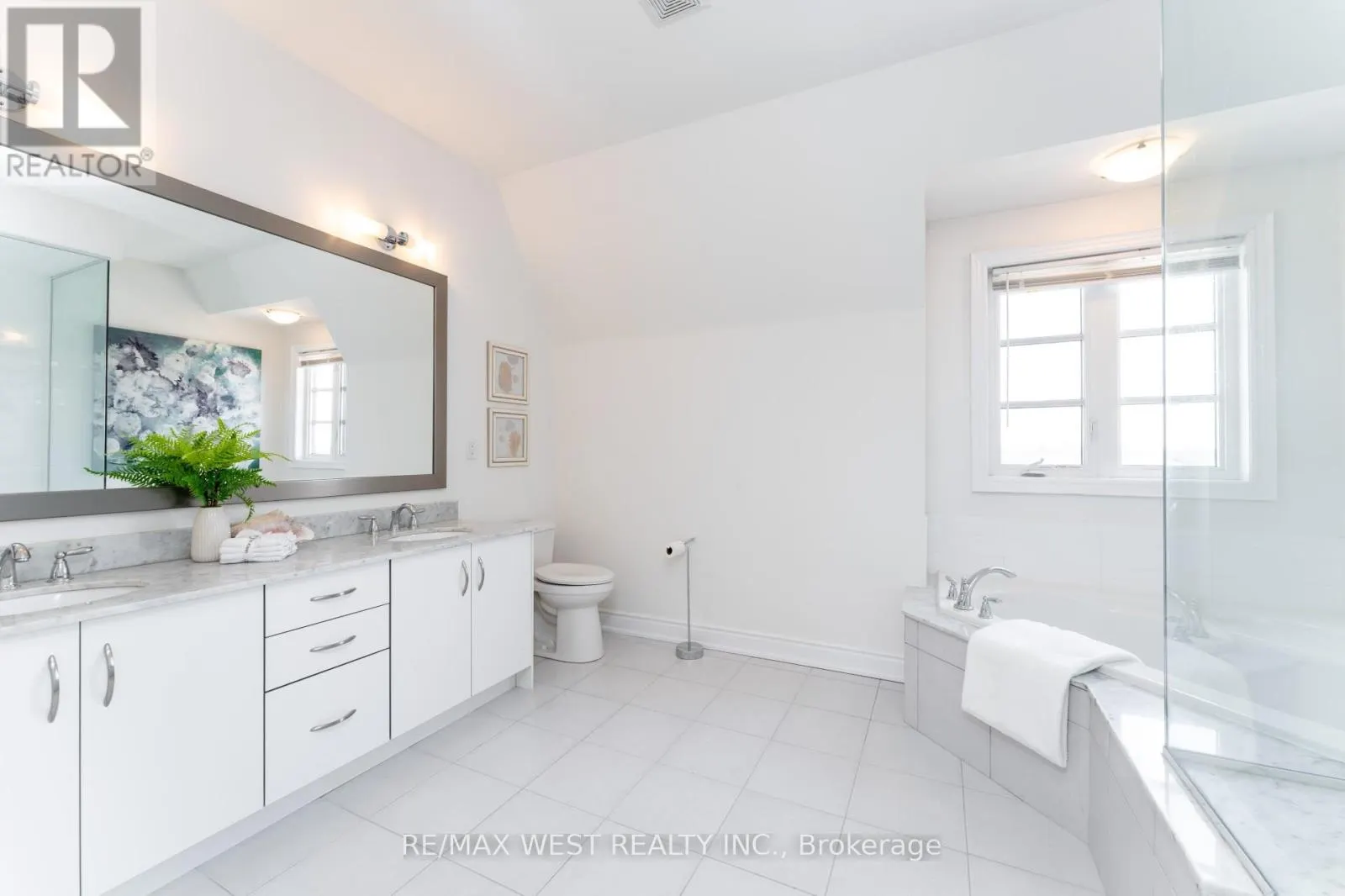 19 - 2172 TRAFALGAR ROAD