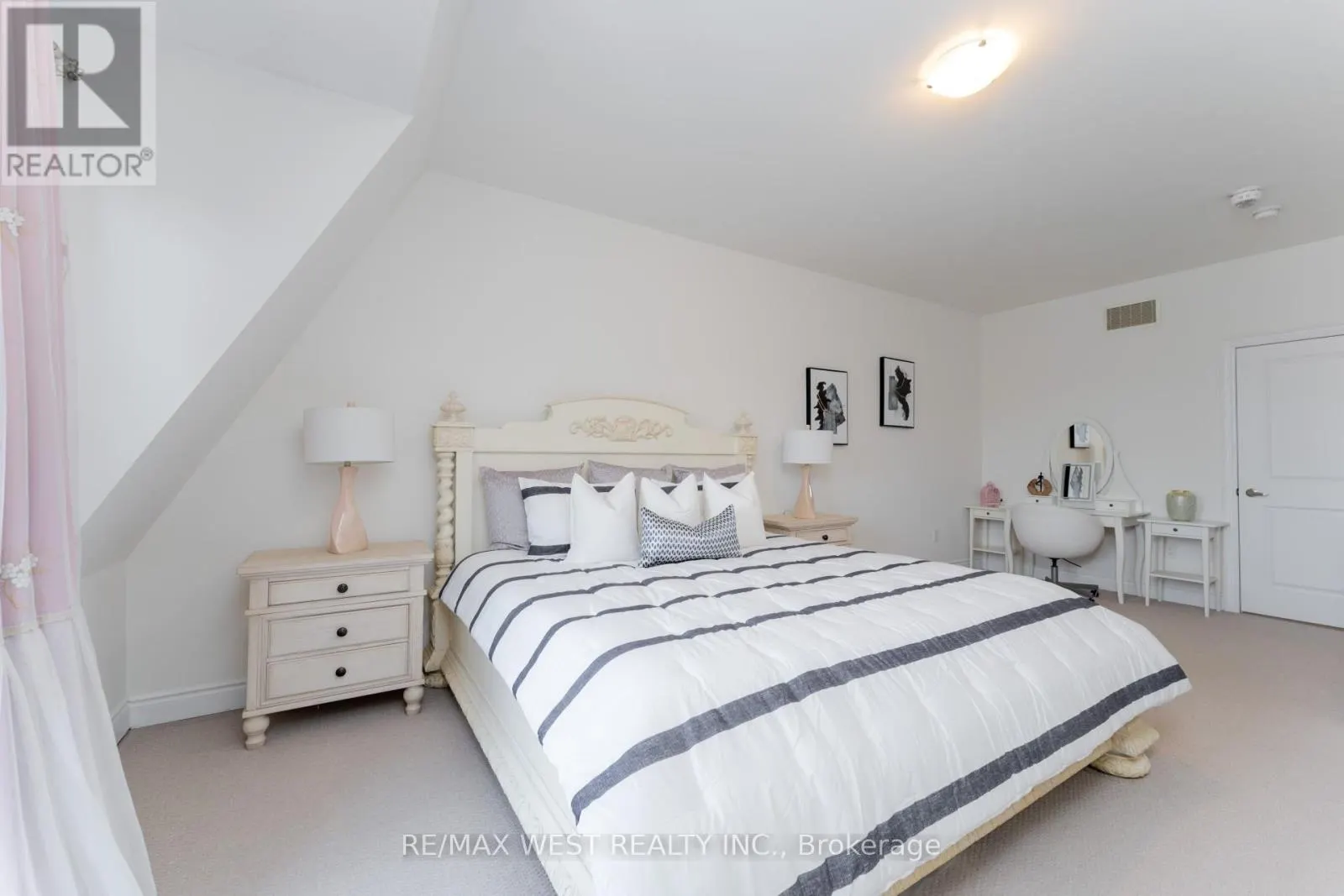 19 - 2172 TRAFALGAR ROAD