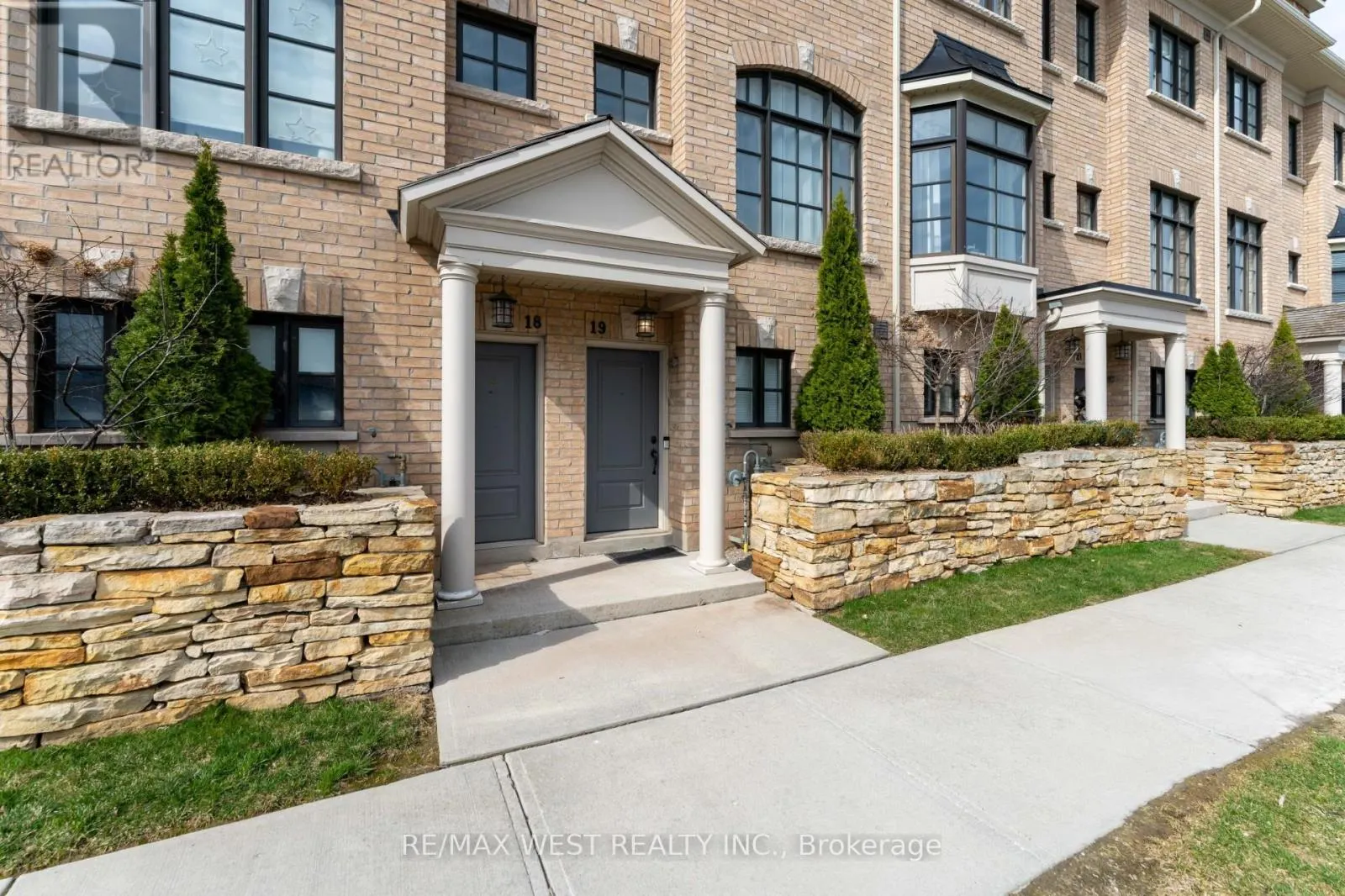 19 - 2172 TRAFALGAR ROAD