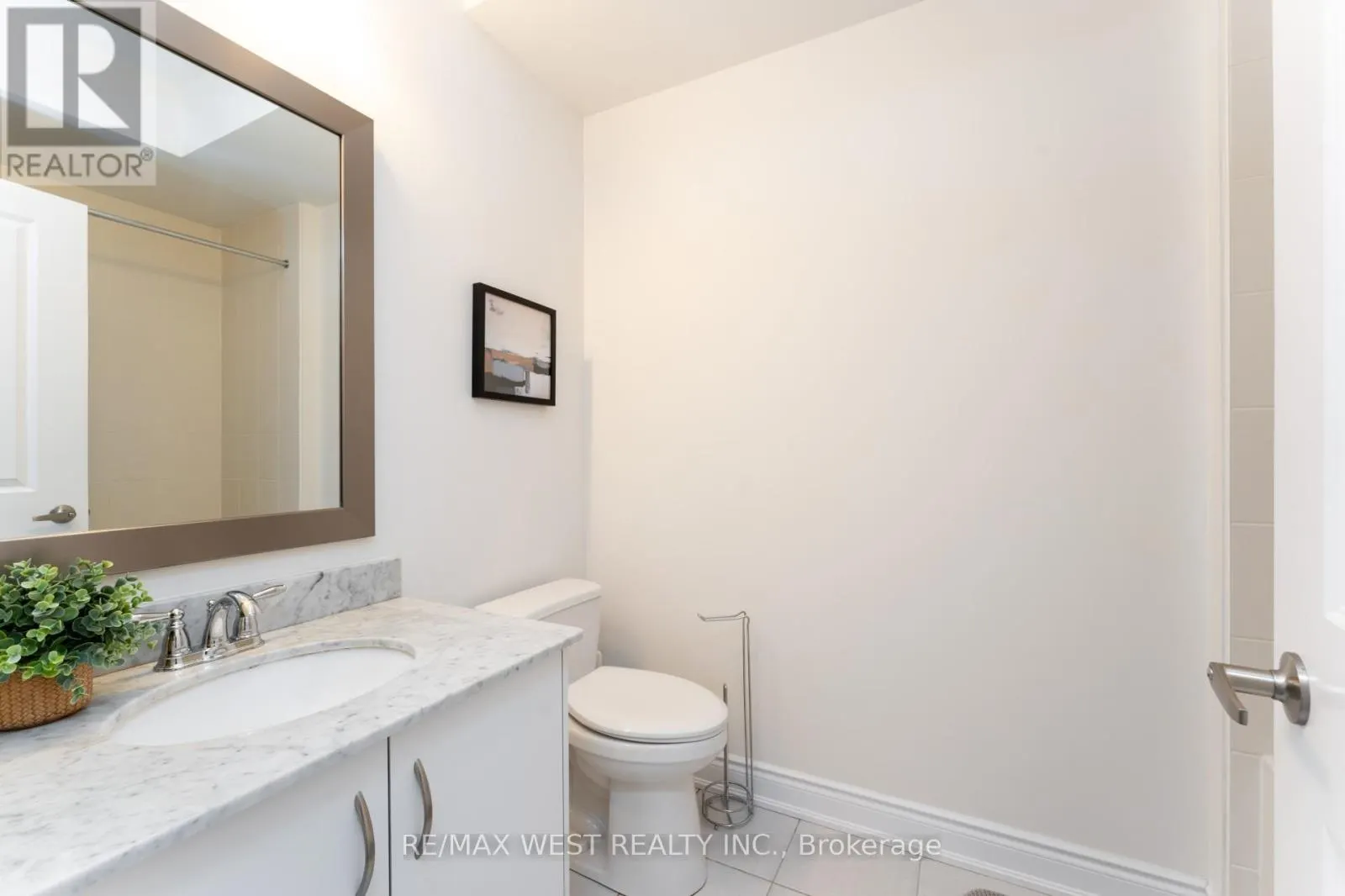 19 - 2172 TRAFALGAR ROAD