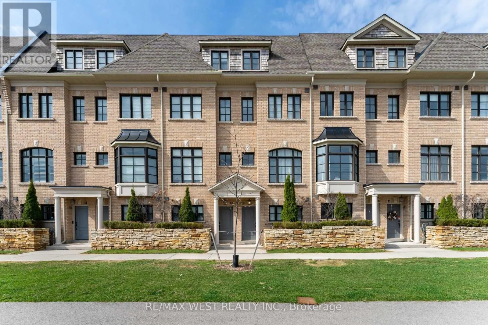 19 - 2172 TRAFALGAR ROAD