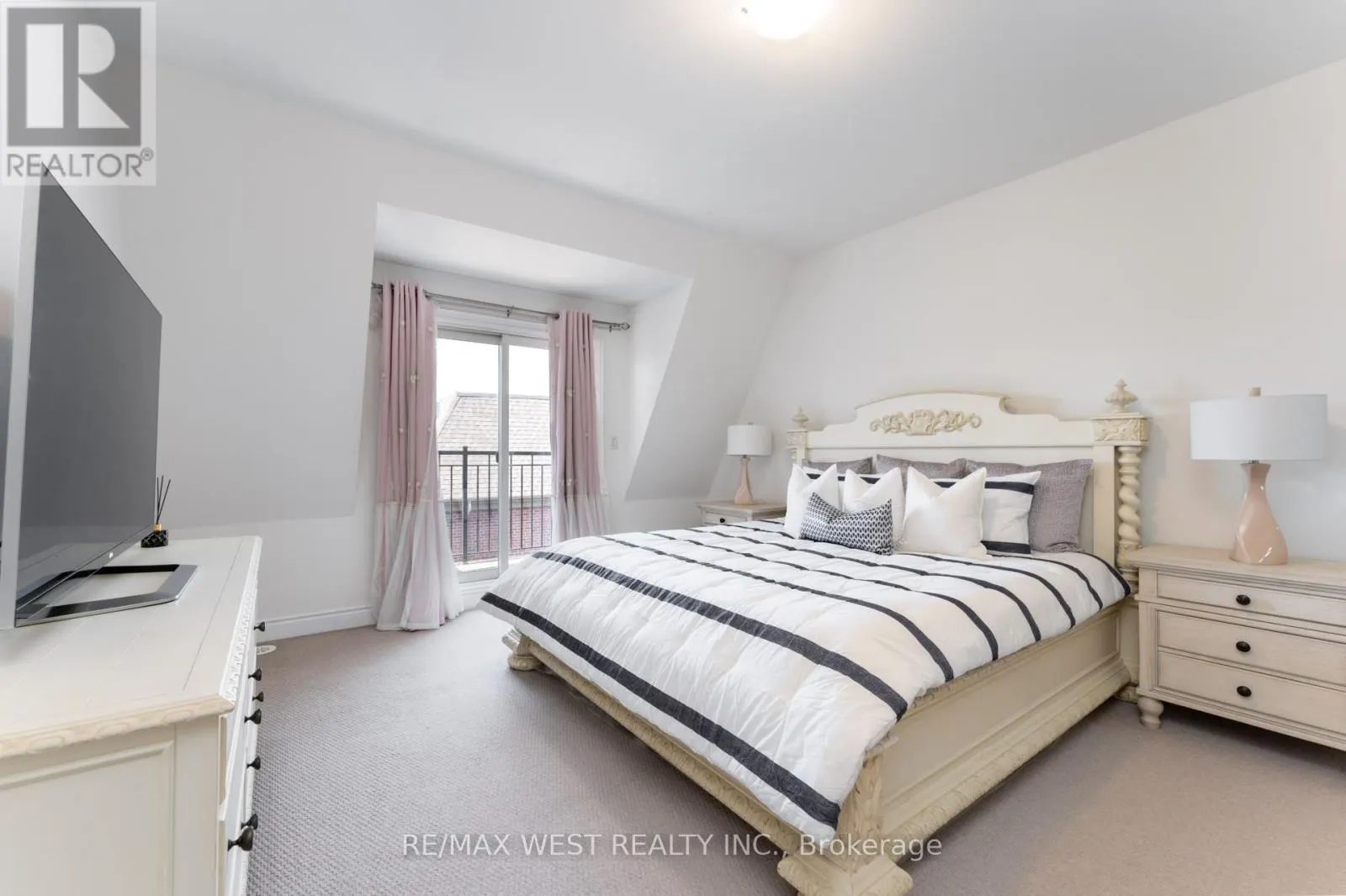 19 - 2172 TRAFALGAR ROAD