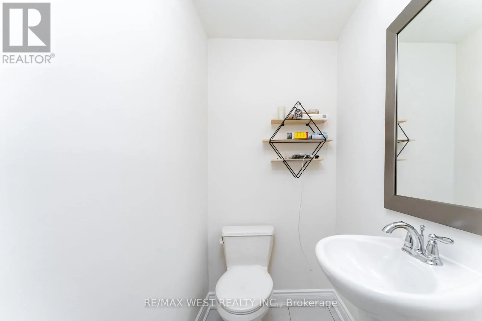 19 - 2172 TRAFALGAR ROAD