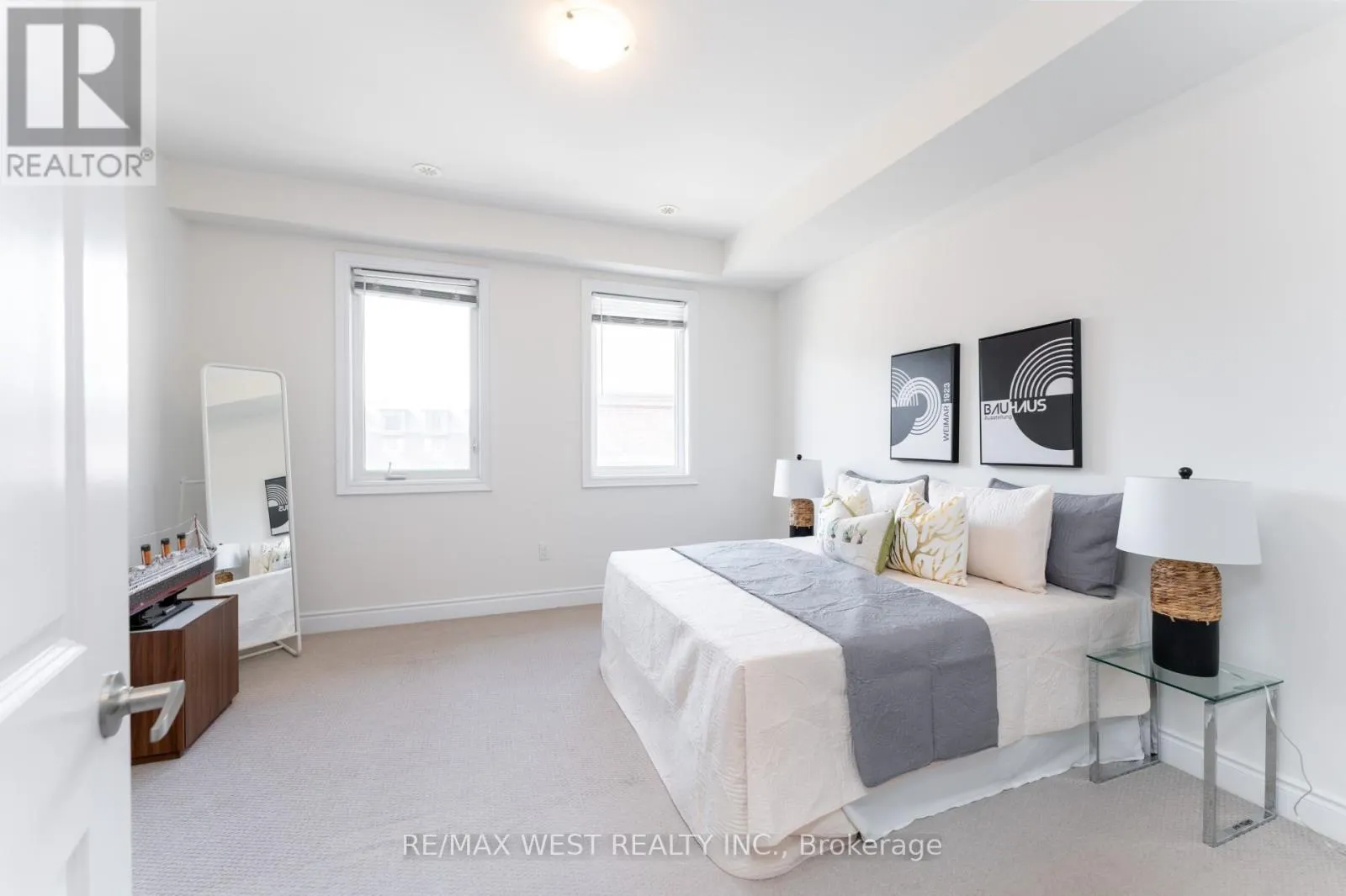 19 - 2172 TRAFALGAR ROAD