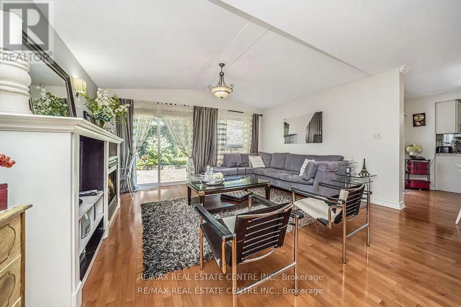 19 HOLLOWGROVE BOULEVARD