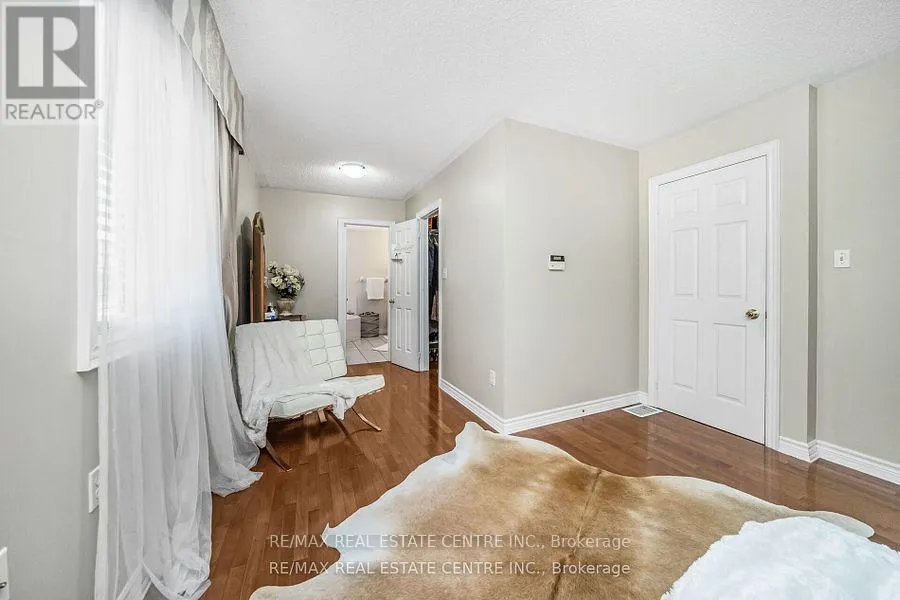 19 HOLLOWGROVE BOULEVARD