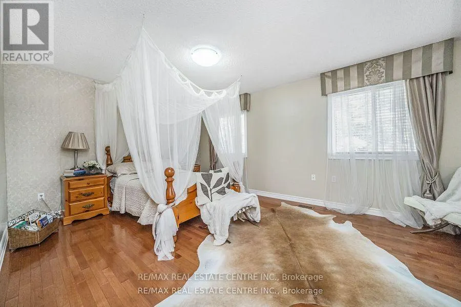 19 HOLLOWGROVE BOULEVARD