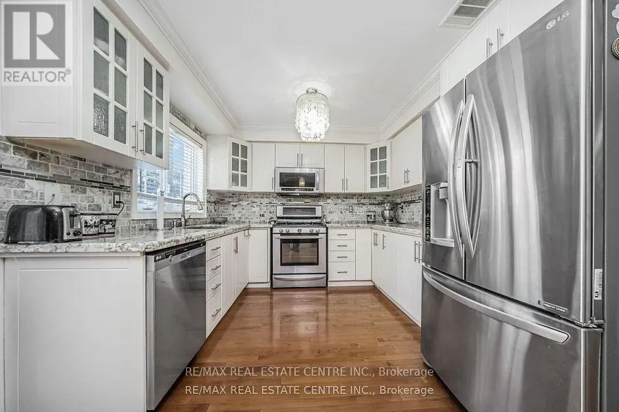 19 HOLLOWGROVE BOULEVARD