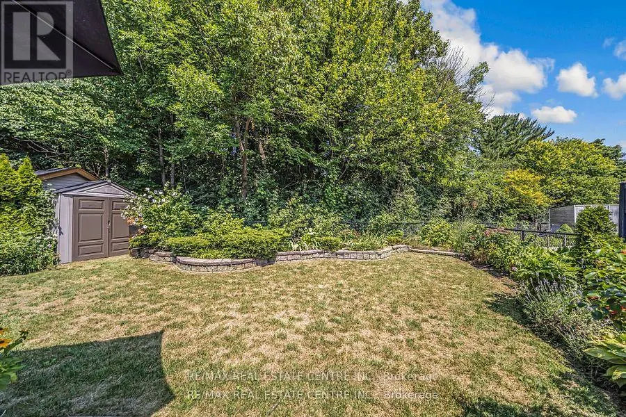 19 HOLLOWGROVE BOULEVARD