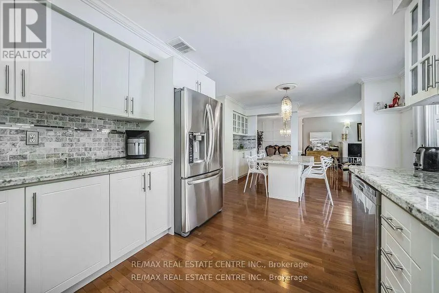 19 HOLLOWGROVE BOULEVARD