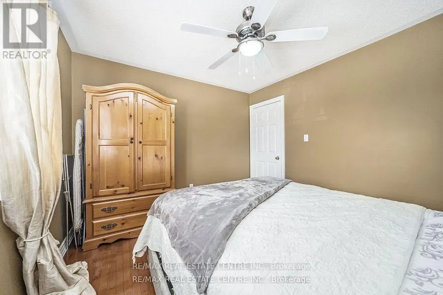 19 HOLLOWGROVE BOULEVARD
