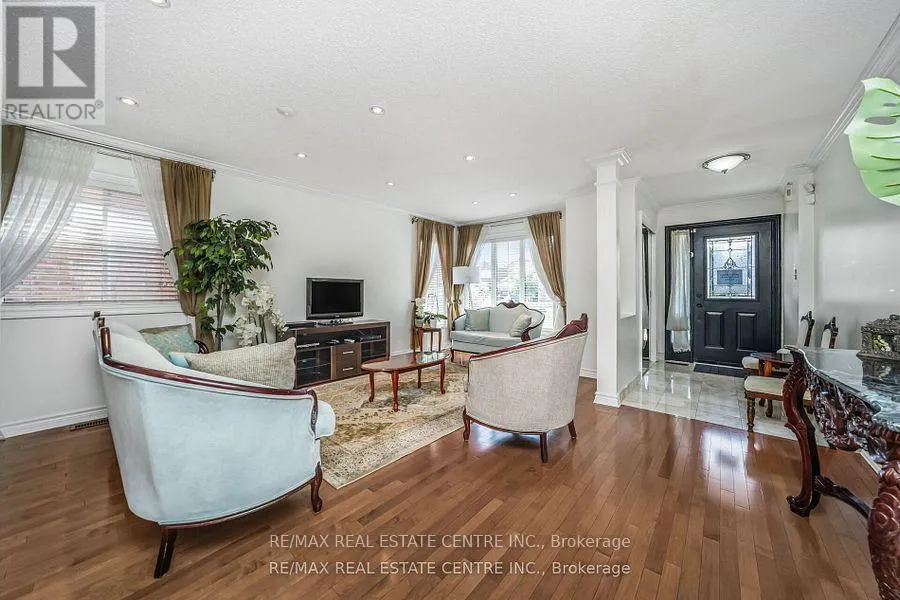 19 HOLLOWGROVE BOULEVARD