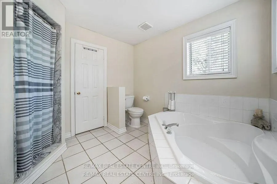 19 HOLLOWGROVE BOULEVARD