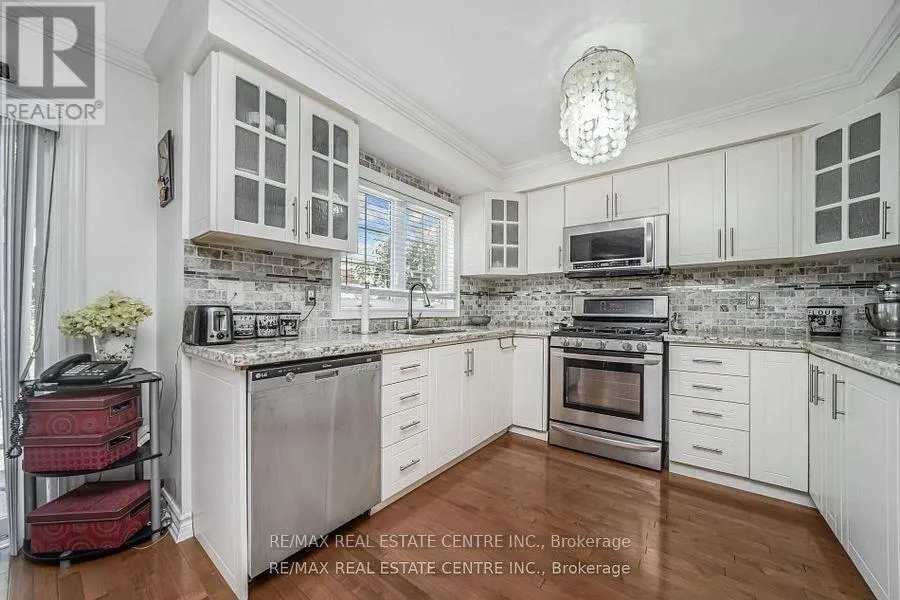 19 HOLLOWGROVE BOULEVARD