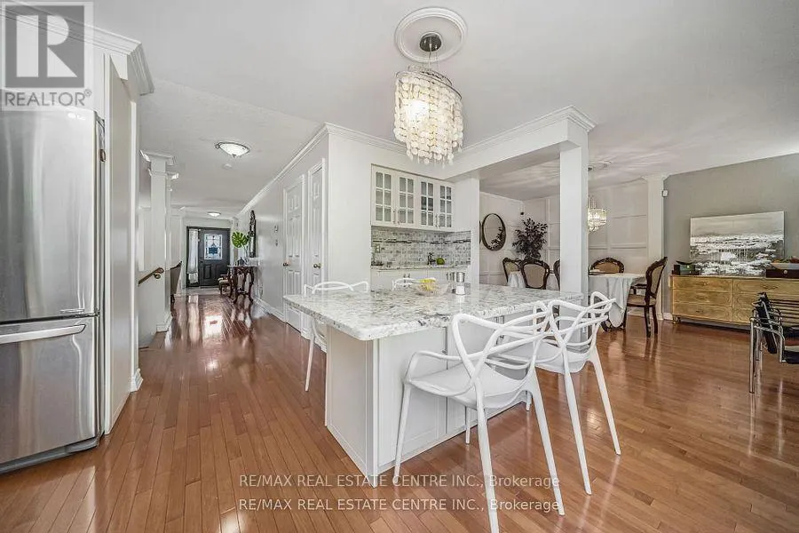19 HOLLOWGROVE BOULEVARD