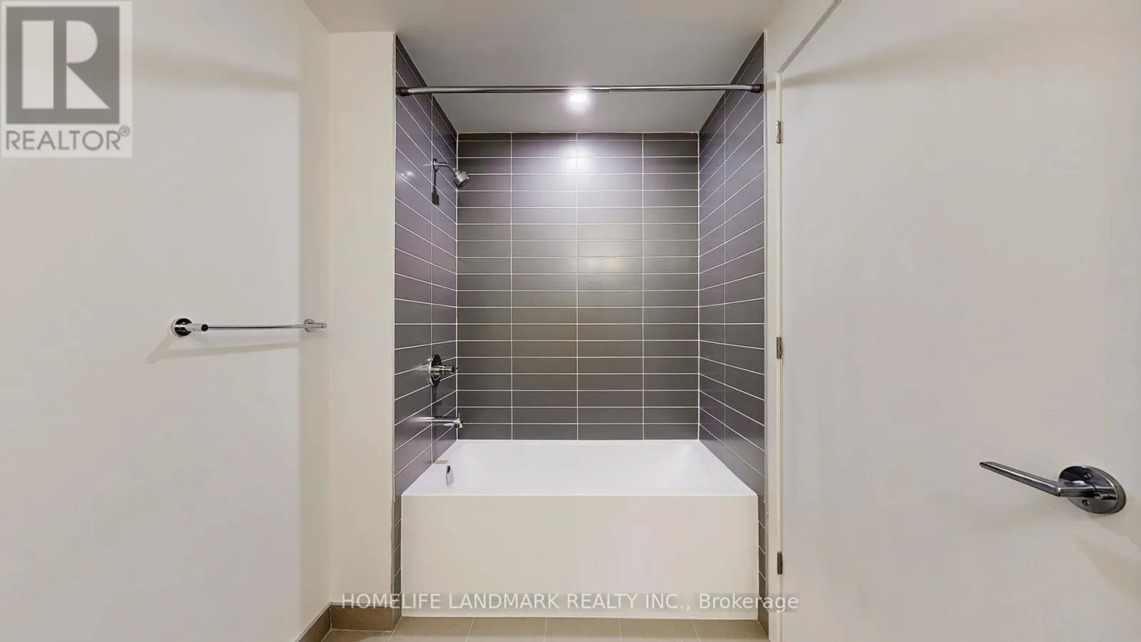 608 - 3079 TRAFALGAR ROAD
