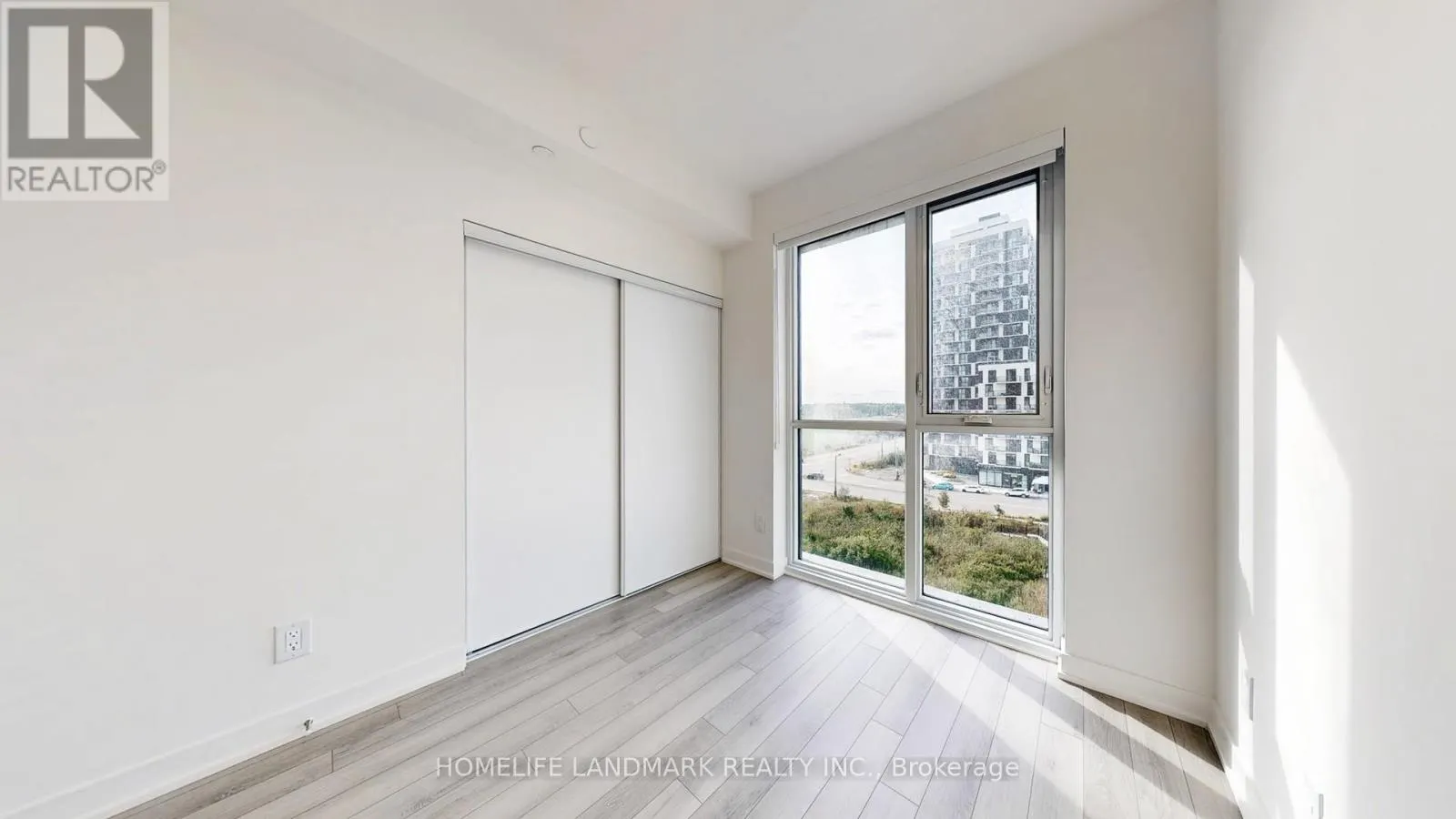 608 - 3079 TRAFALGAR ROAD