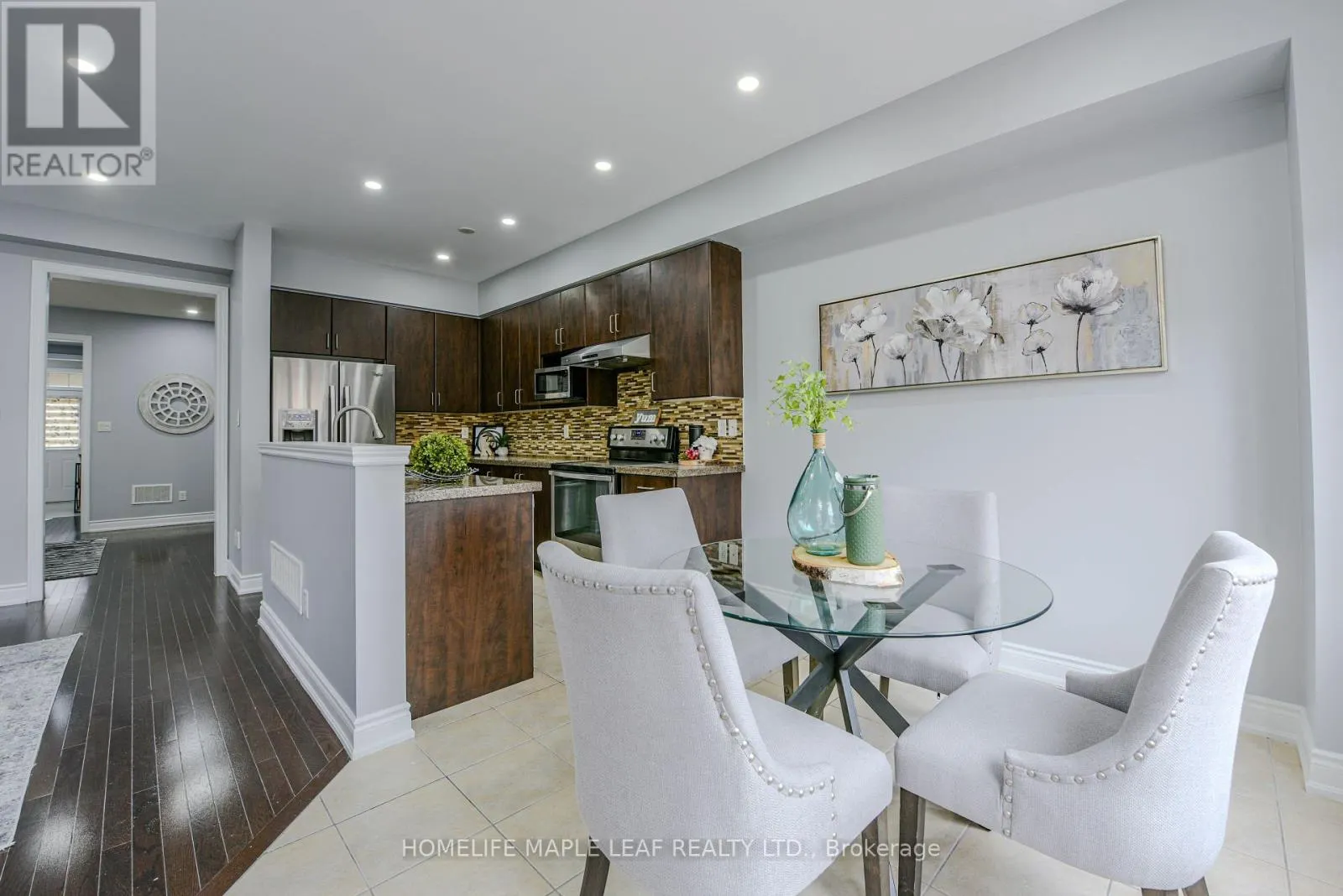 MAIN AND UPPER FLOOR - 15 ORANGEBLOSSOM TRAIL