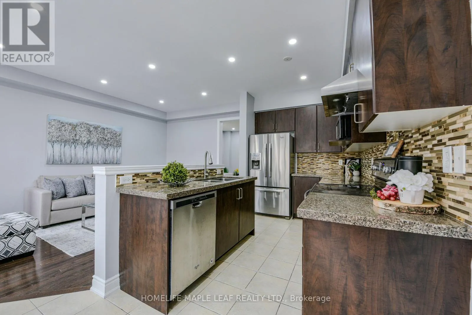 MAIN AND UPPER FLOOR - 15 ORANGEBLOSSOM TRAIL
