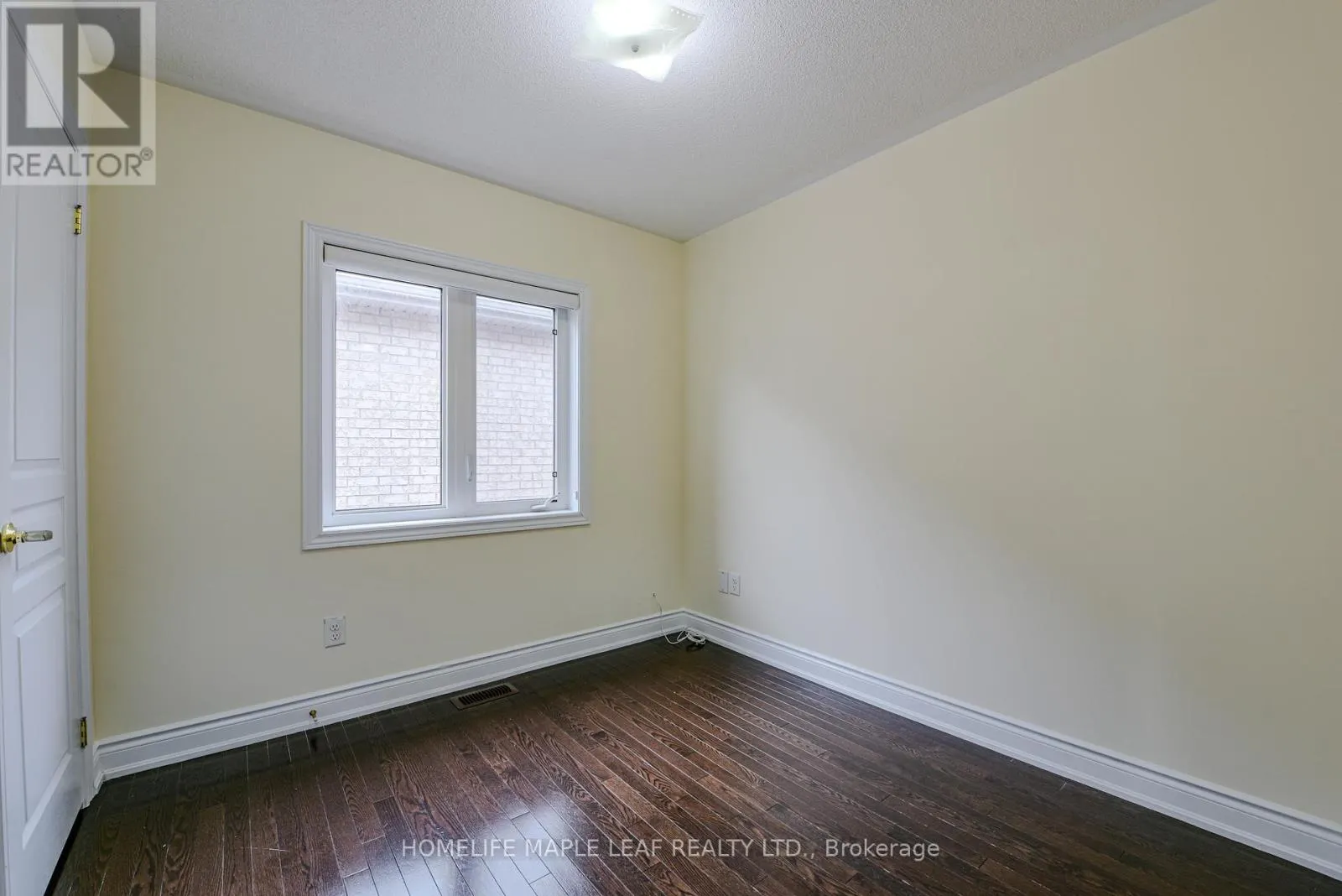 MAIN AND UPPER FLOOR - 15 ORANGEBLOSSOM TRAIL