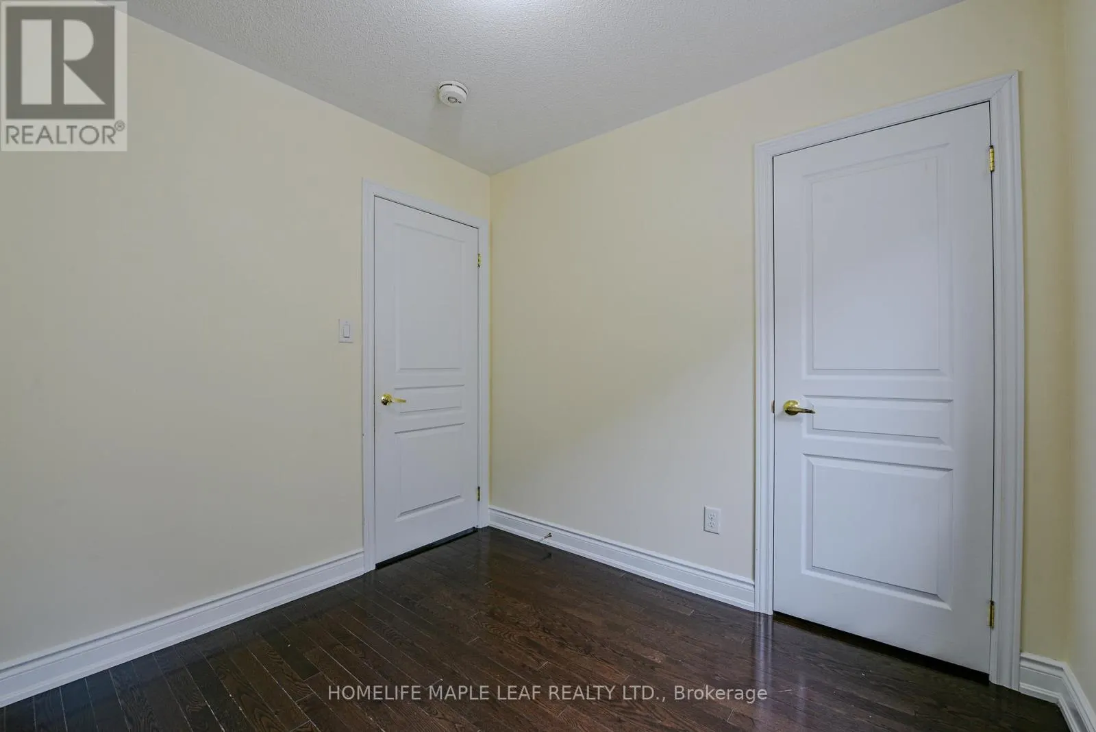 MAIN AND UPPER FLOOR - 15 ORANGEBLOSSOM TRAIL