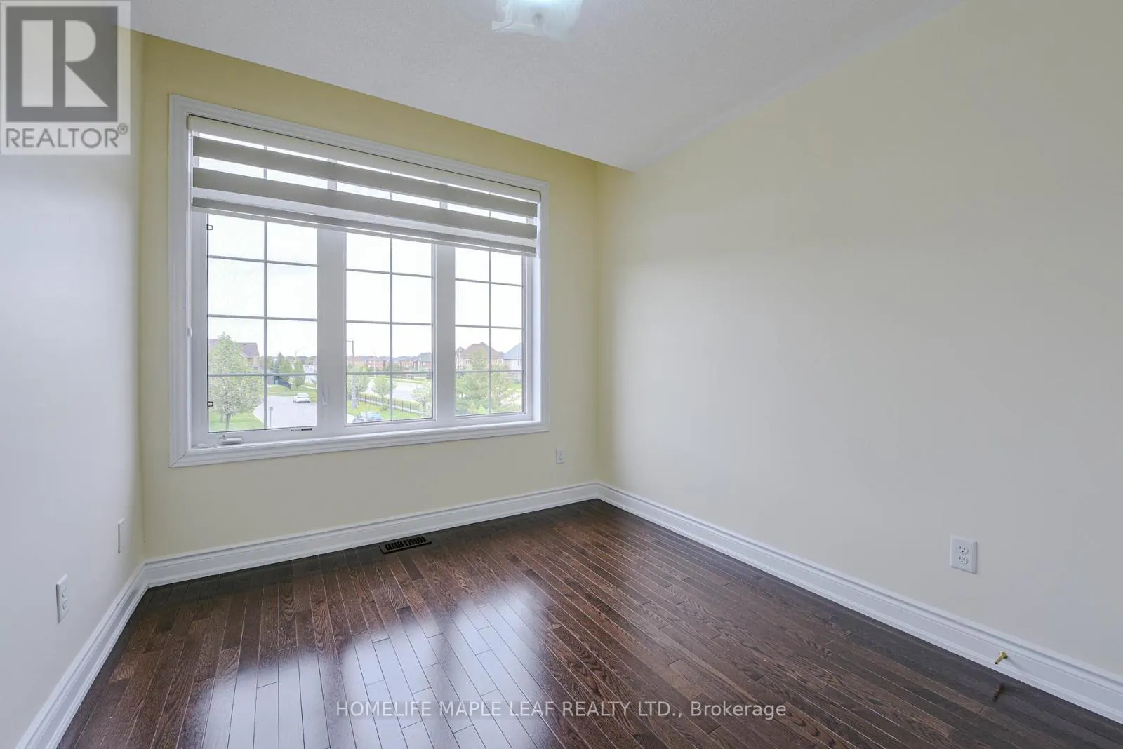 MAIN AND UPPER FLOOR - 15 ORANGEBLOSSOM TRAIL