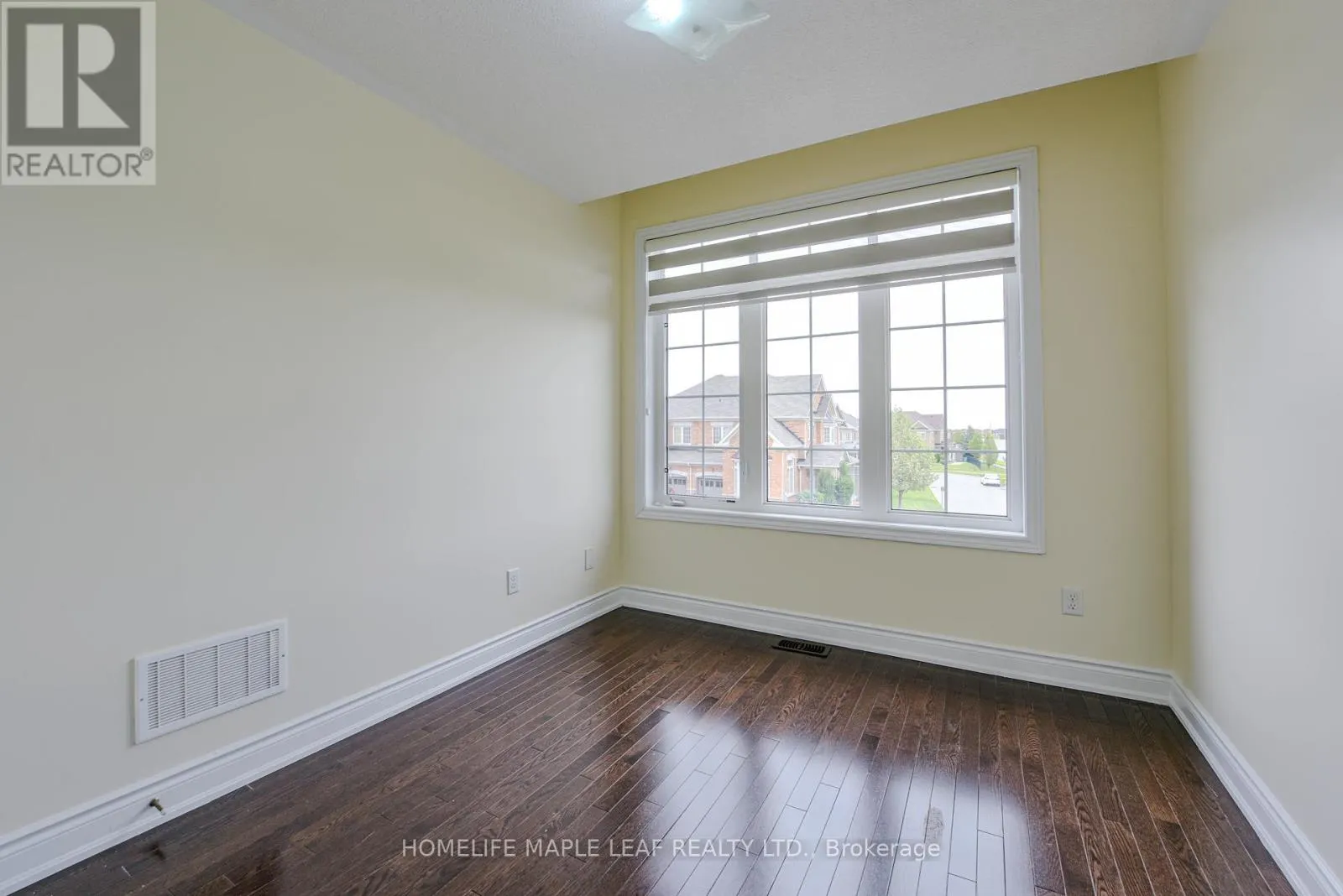 MAIN AND UPPER FLOOR - 15 ORANGEBLOSSOM TRAIL