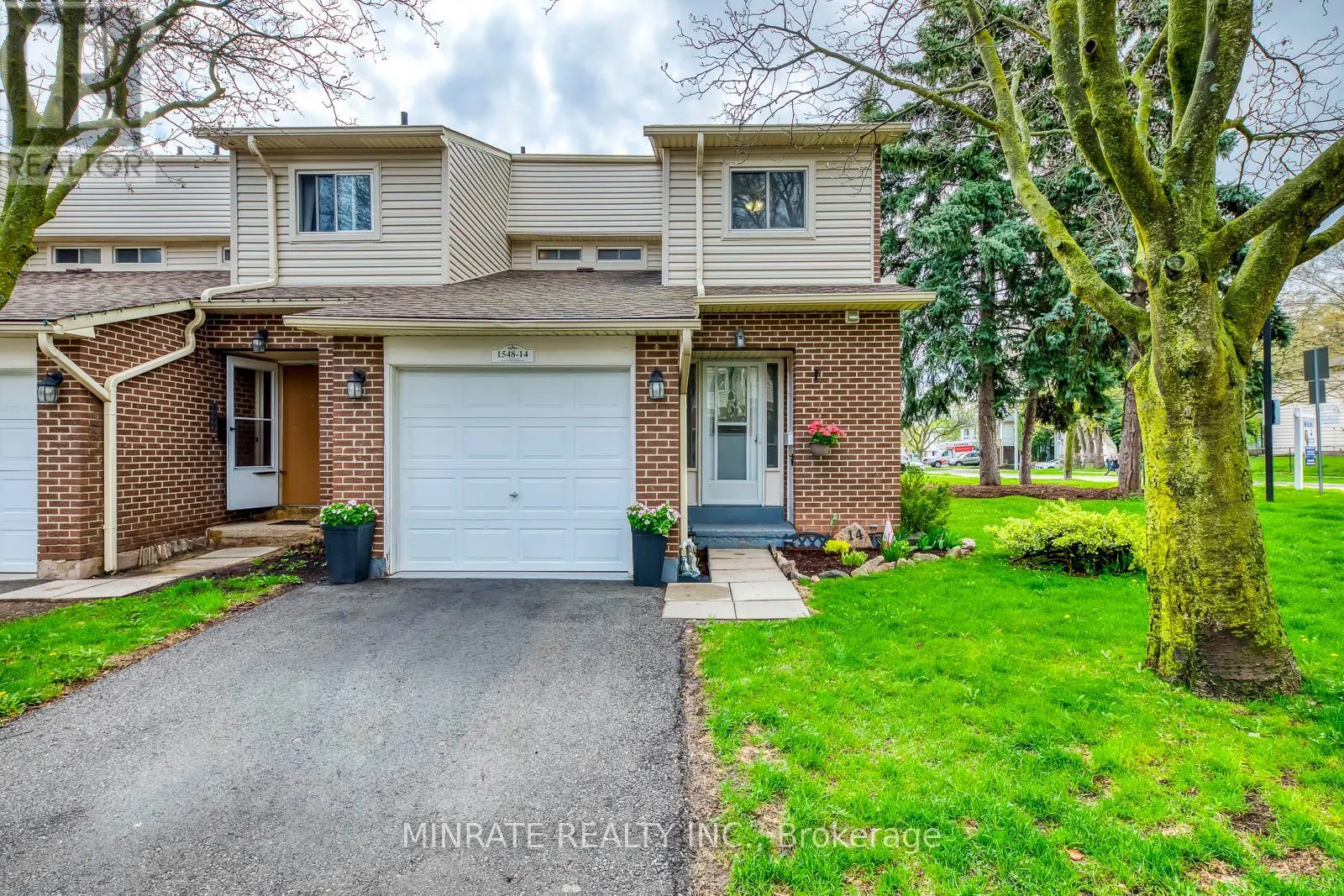 14 - 1548 NEWLANDS CRESCENT