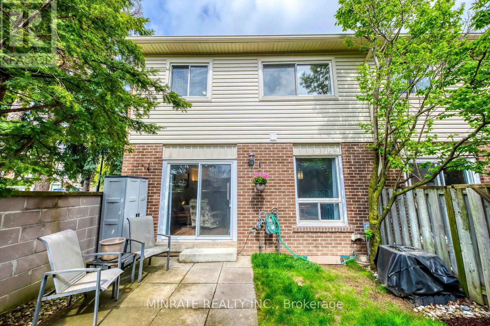 14 - 1548 NEWLANDS CRESCENT