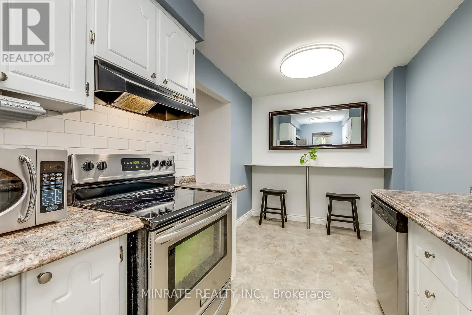 14 - 1548 NEWLANDS CRESCENT