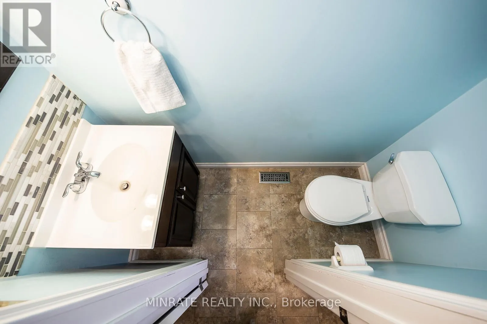 14 - 1548 NEWLANDS CRESCENT