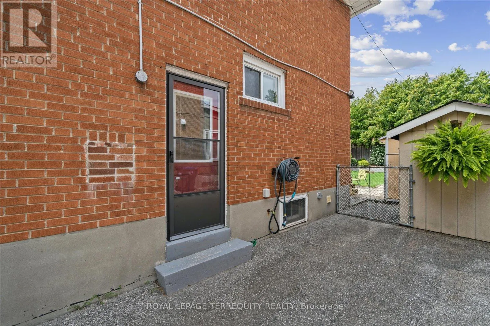 1201 KINGSHOLM DRIVE