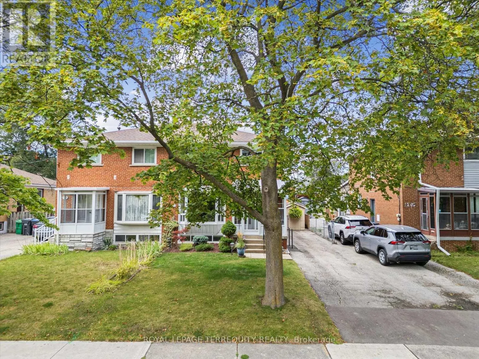 1201 KINGSHOLM DRIVE