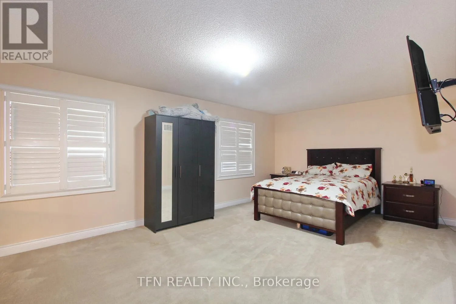 1 BEACON HILL DRIVE