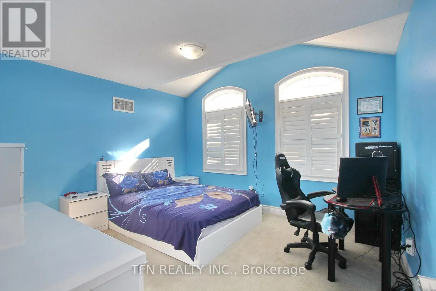 1 BEACON HILL DRIVE