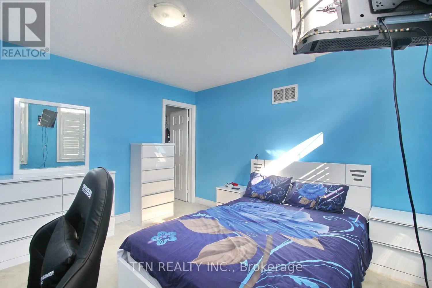 1 BEACON HILL DRIVE